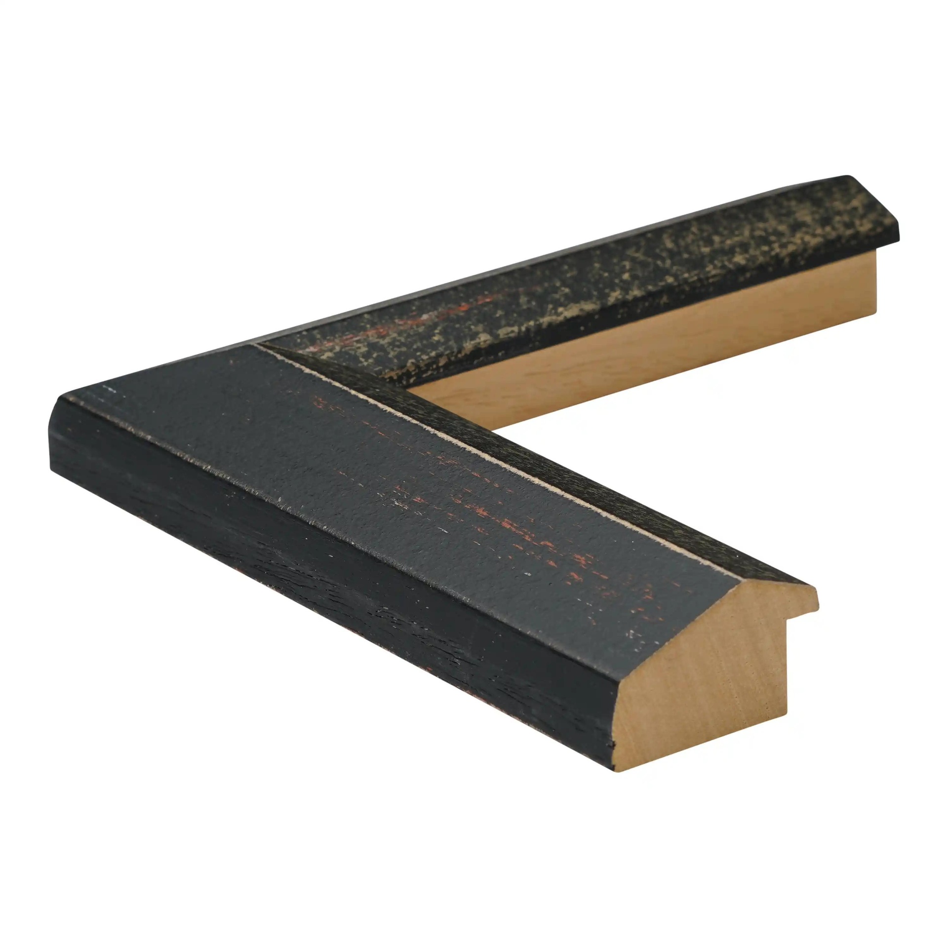 3258 - 1 1/2" Black Slope w/ Gold Lip